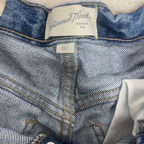 Universal Threads Denim Cut Off Shorts - Picture 2 of 4